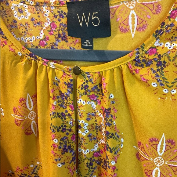 🦃 2/$20 NWOT W5 Gold Blouse with Floral Spheres Size M* - Picture 3 of 4